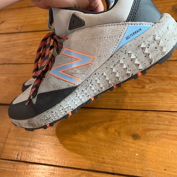 (442) NEW BALANCE SHOES - Picture 9 of 14